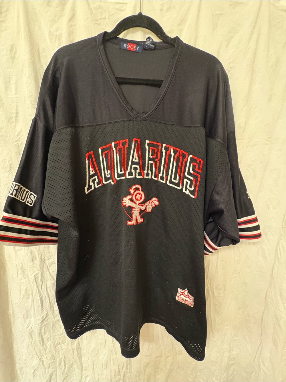 Men’s size 2 XL Aquarius astrology jersey.